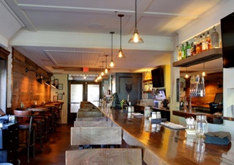 Stoonesedge pet friendly restaurant in whistler